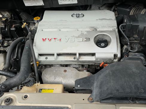 Used 2004 Toyota Sienna XLE Limited image 1