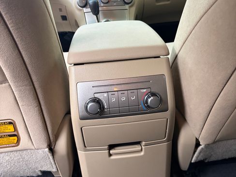 Used 2012 Toyota Highlander FWD image 19