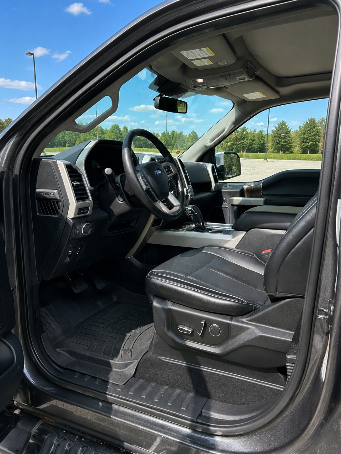 Used 2018 Ford F150 Lariat w/ Equipment Group 502A Luxury AWD/4WD image 5
