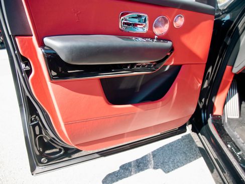 Used 2020 Rolls-Royce Cullinan image 18