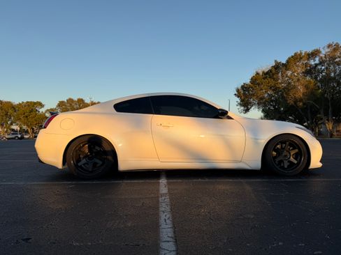 Used 2009 INFINITI G37 Journey w/ Premium Pkg image 9