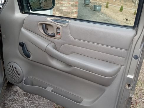 Used 2003 Chevrolet S10 Pickup LS image 10