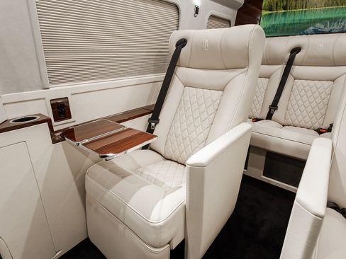 Used 2025 Mercedes-Benz Sprinter 2500 image 6