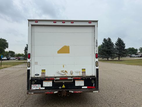 Used 2010 GMC Savana 3500 Extended RWD image 5