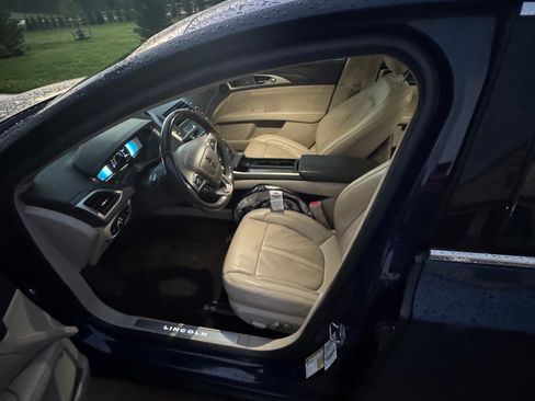 Used 2019 Lincoln MKZ Reserve FWD image 6