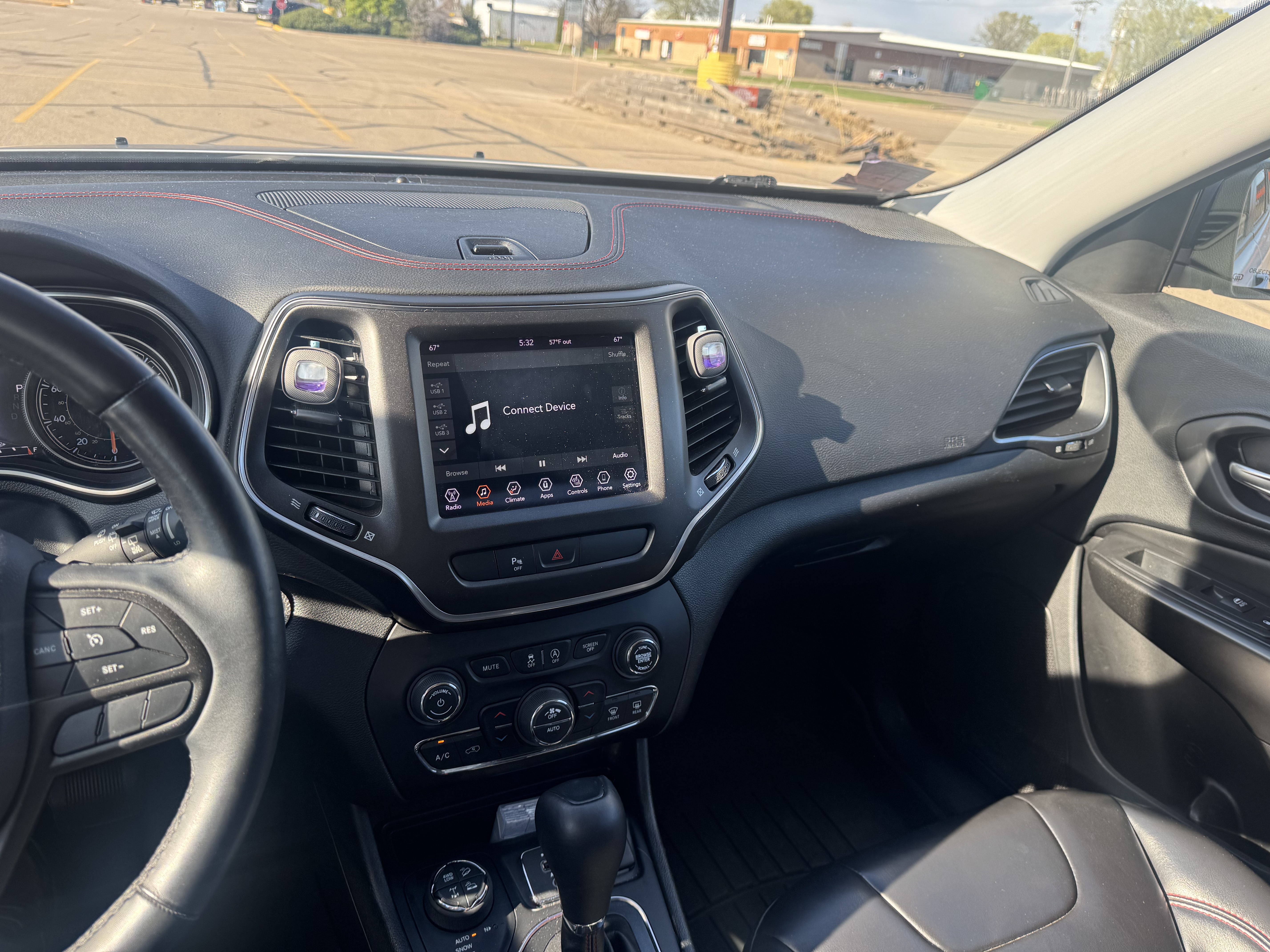 Used 2019 Jeep Cherokee Trailhawk w/ Cold Weather Group AWD/4WD image 14