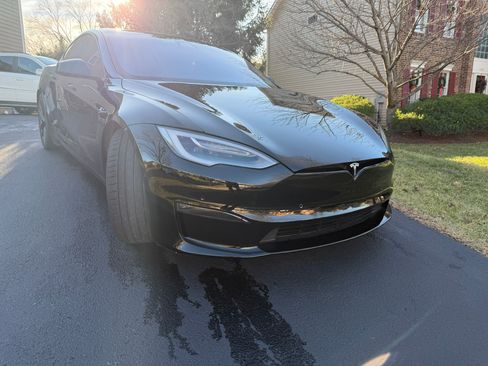 Used 2021 Tesla Model S Plaid image 2