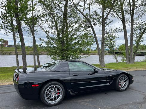 Used 2001 Chevrolet Corvette Z06 w/ Memory Pkg image 10
