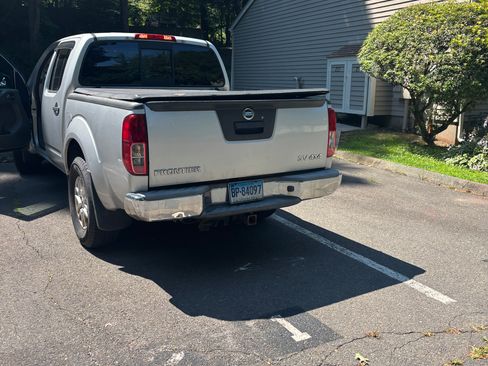 Used 2014 Nissan Frontier SV AWD/4WD image 5