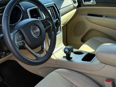 Used 2014 Jeep Grand Cherokee Laredo image 16