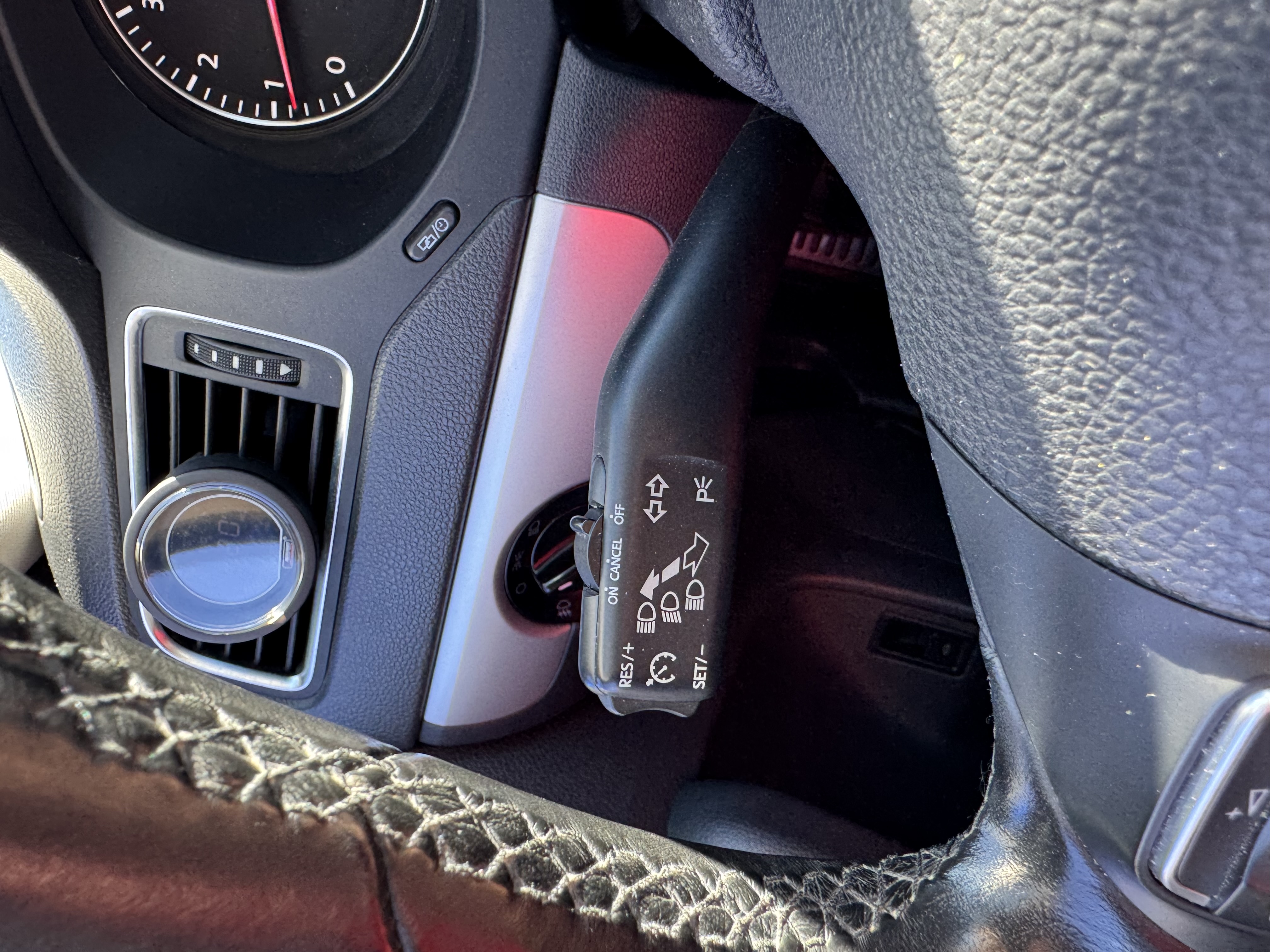 Used 2014 Volkswagen Jetta SE FWD image 19