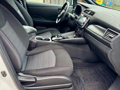 Used 2023 Nissan Leaf SV Plus image 28