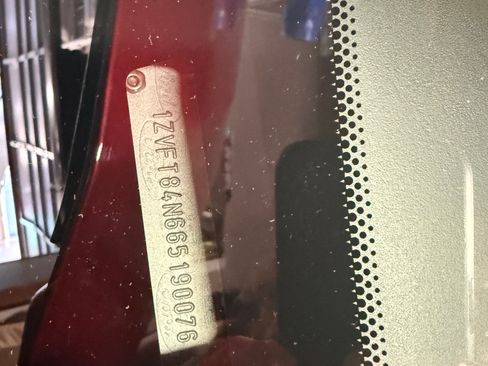 Used 2006 Ford Mustang Convertible image 9