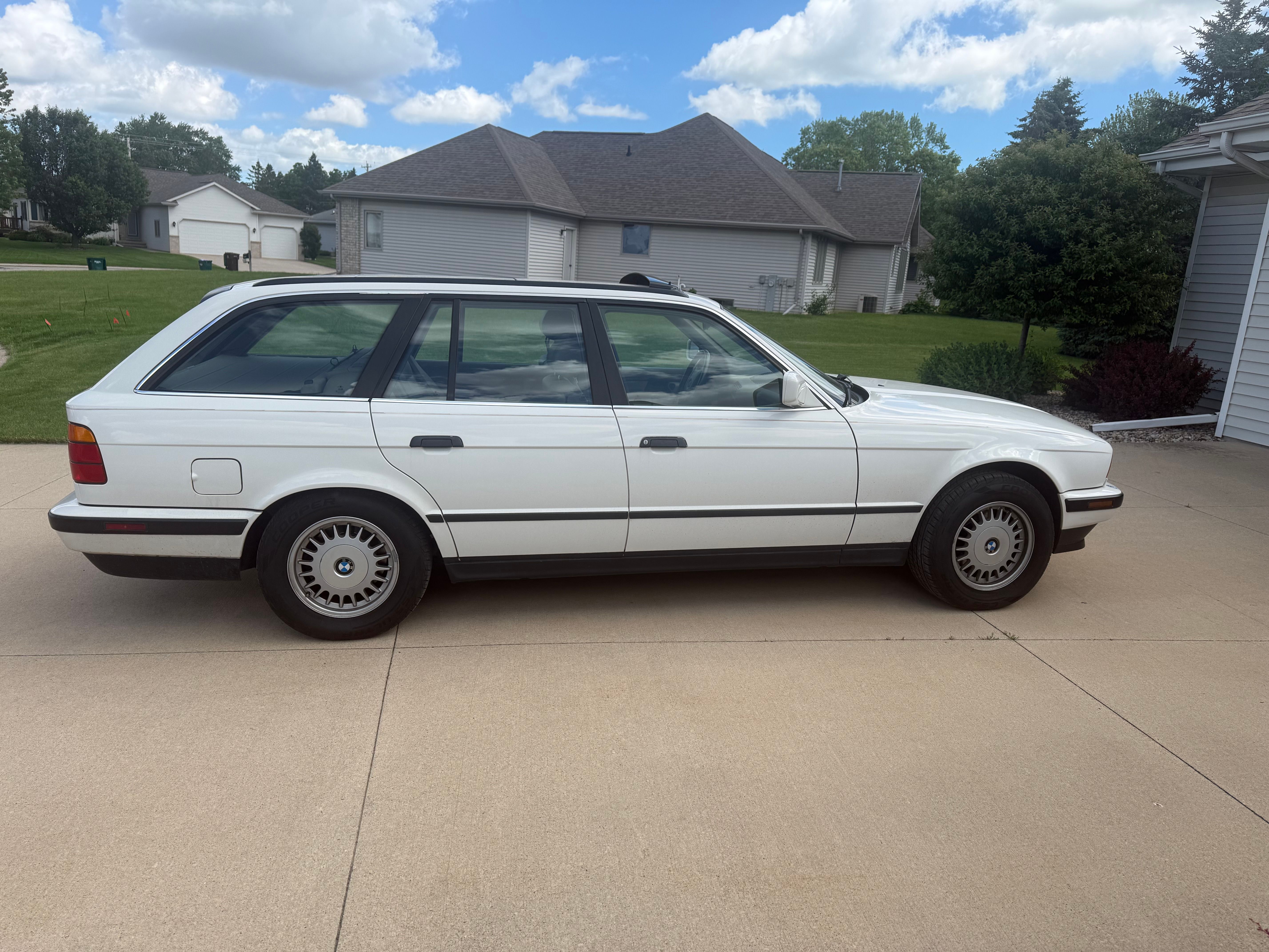 Used 1992 BMW 525i Wagon RWD image 4