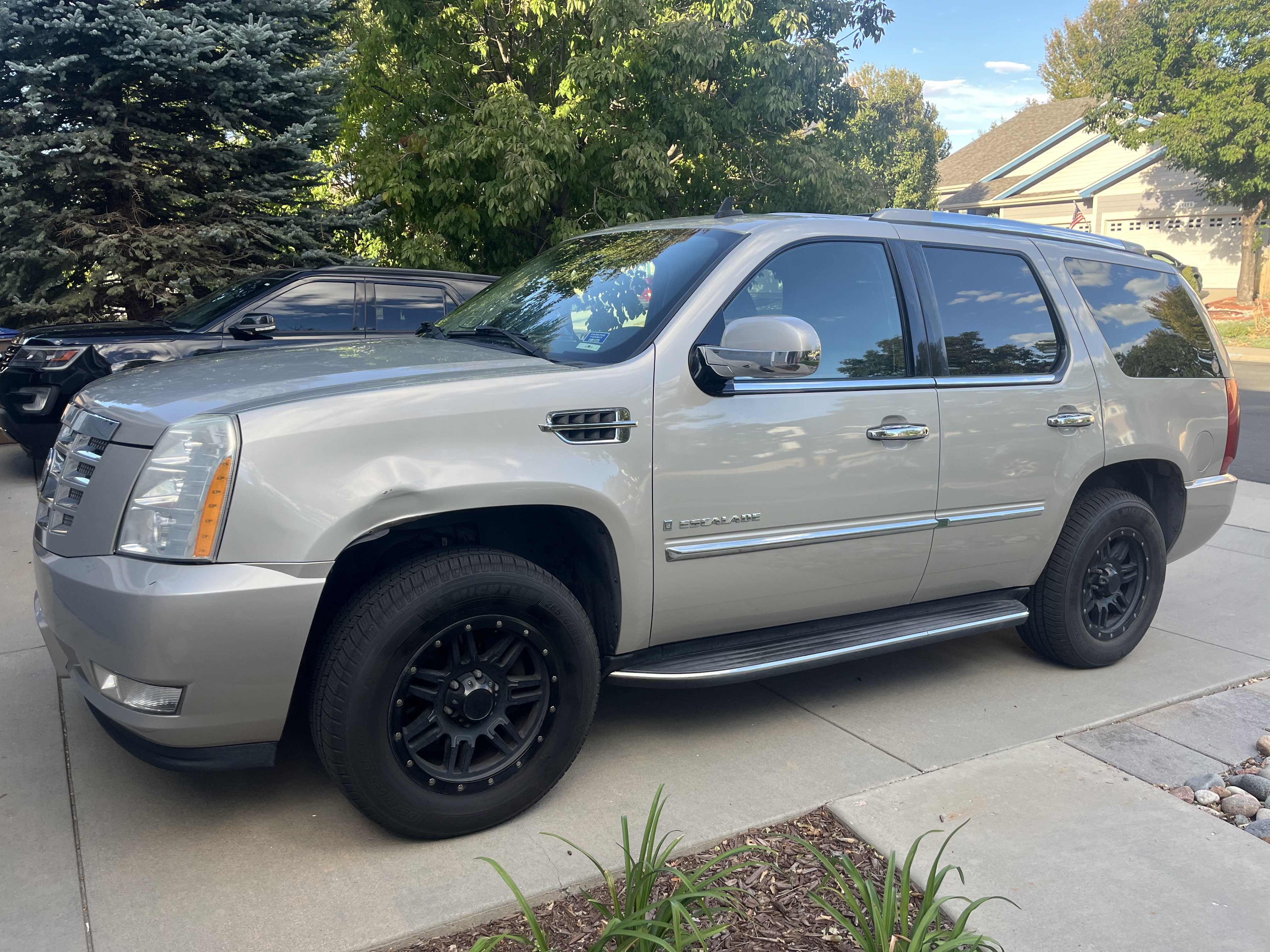 Used 2007 Cadillac Escalade AWD w/ Information Package image 17