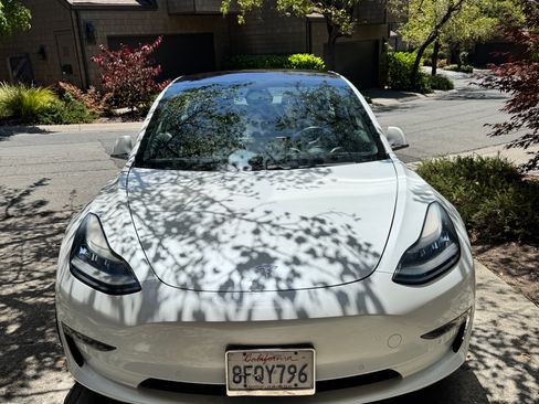Used 2018 Tesla Model 3 Long Range RWD image 10