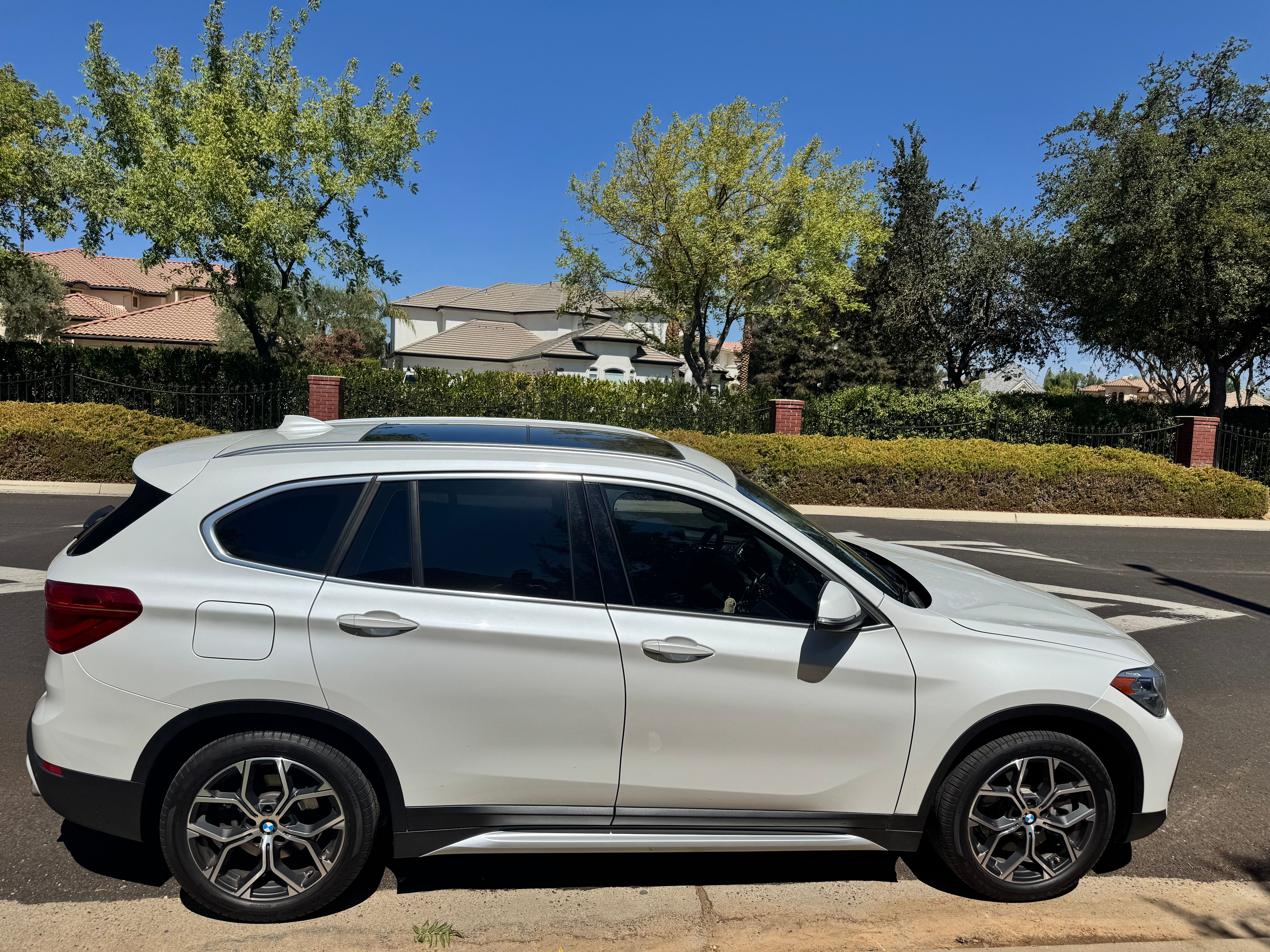 Used 2021 BMW X1 xDrive28i w/ Convenience Package AWD/4WD image 1