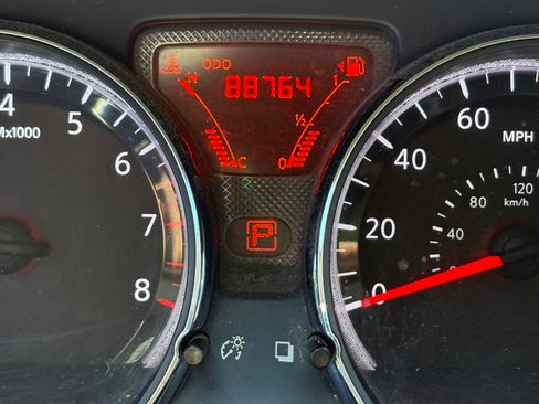 Used 2014 Nissan Versa Note SV FWD image 2