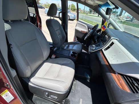 Used 2016 Toyota Sienna Limited FWD image 12