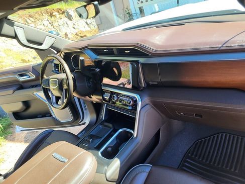 Used 2025 GMC Sierra 3500 Denali w/ Denali Reserve Package image 8