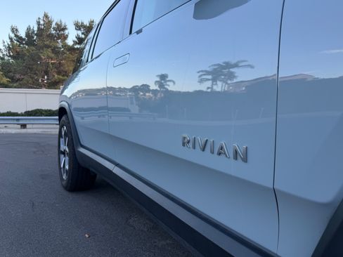 Used 2023 Rivian R1S Adventure AWD/4WD image 9