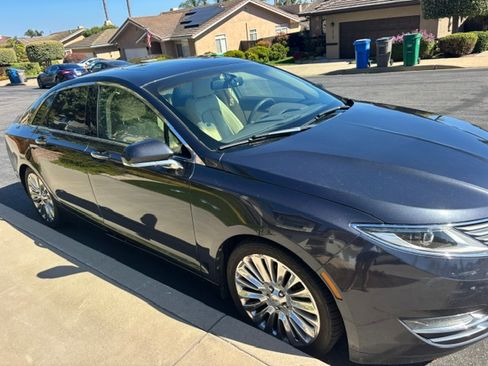 Used 2013 Lincoln MKZ FWD image 2