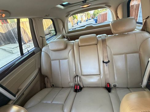 Used 2009 Mercedes-Benz GL 550 4MATIC image 9