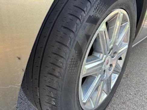 Used 2011 Cadillac DTS Premium image 12