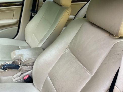 Used 2001 BMW 330i Sedan image 4