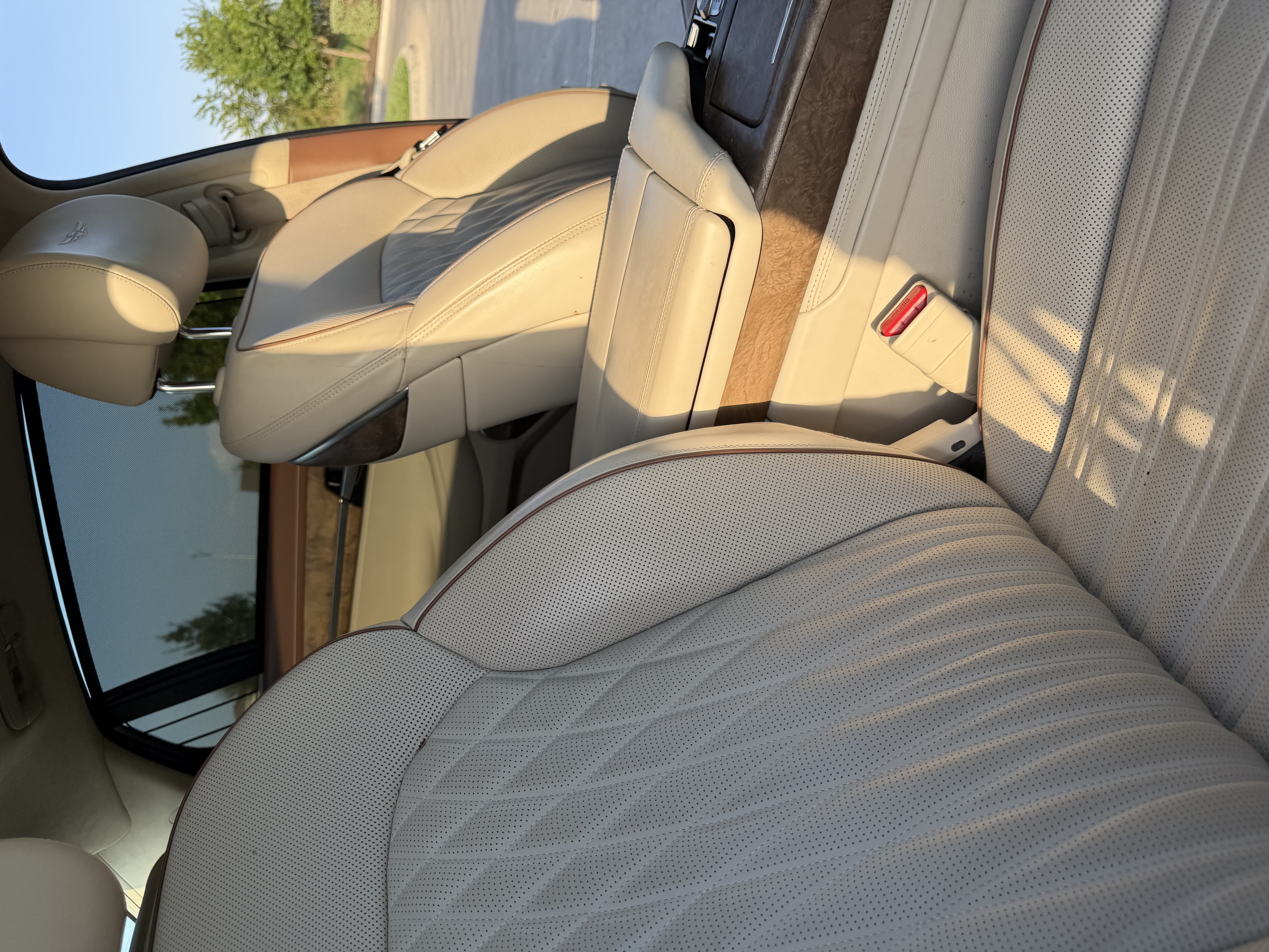 Used 2022 Genesis G90 3.3T Premium RWD image 8
