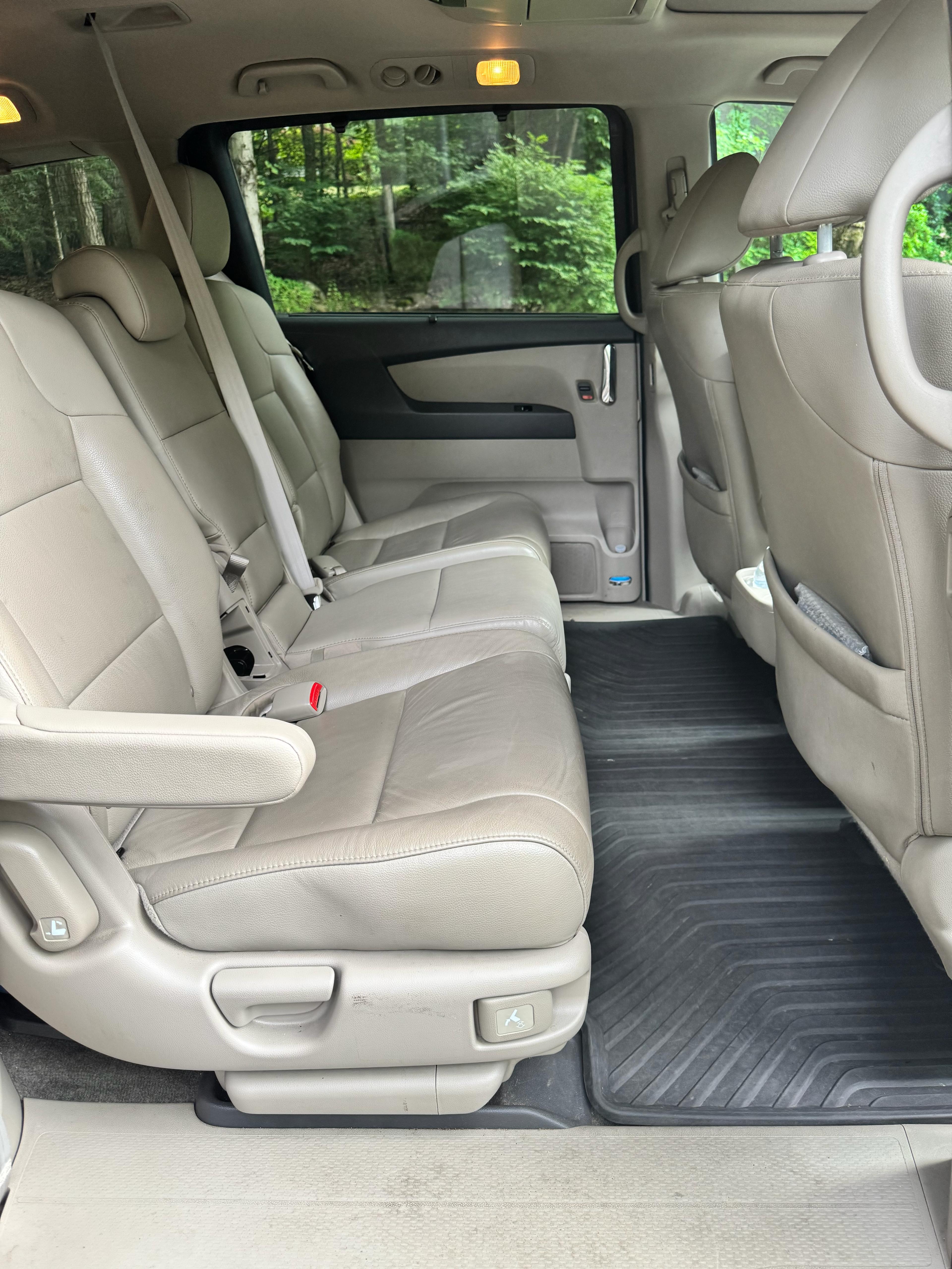 Used 2014 Honda Odyssey Touring Elite image 12
