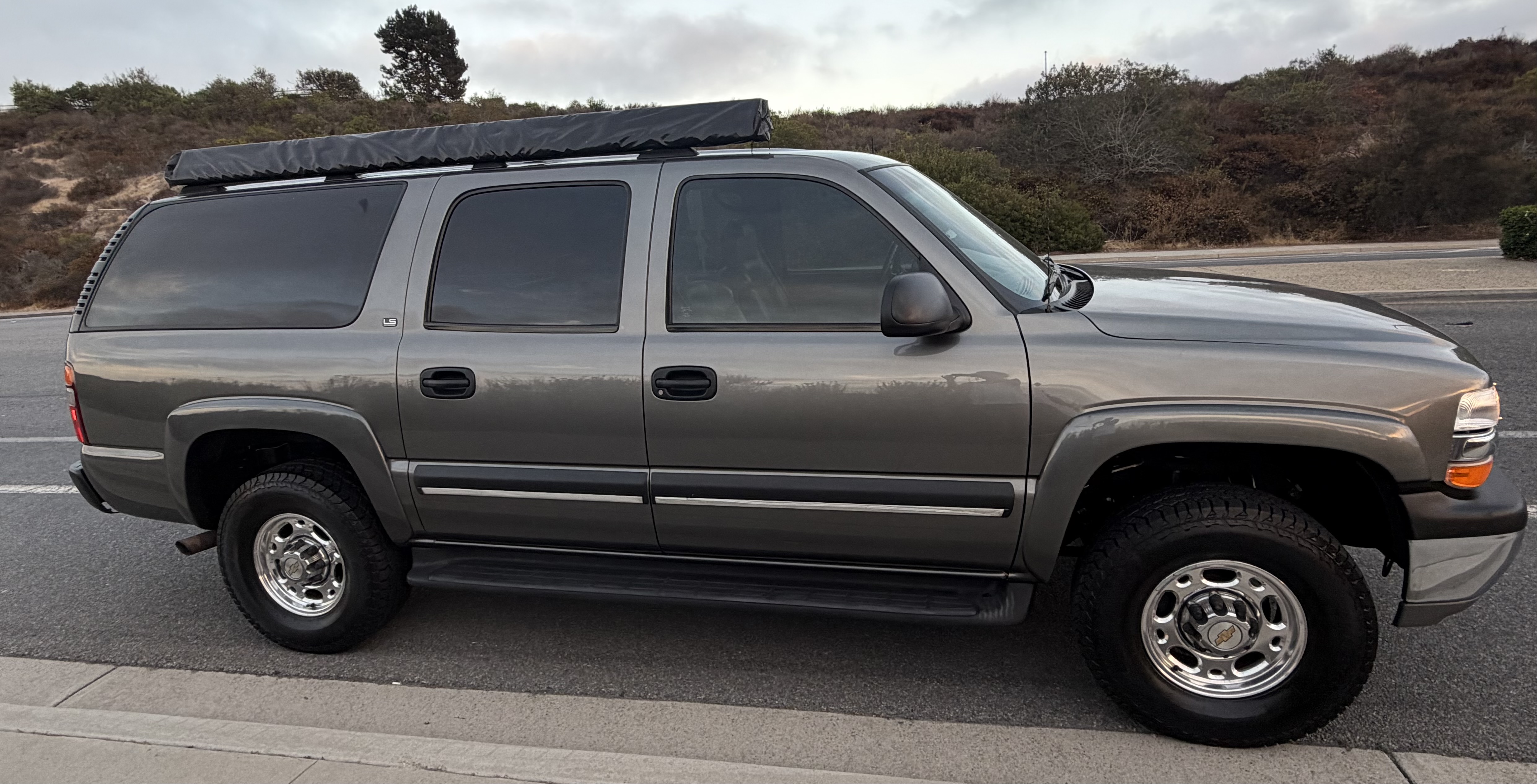 Used 2002 Chevrolet Suburban 2500 LS AWD/4WD image 2