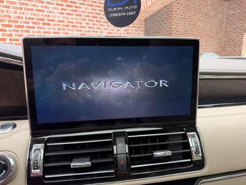 Used 2022 Lincoln Navigator Reserve AWD/4WD image 11