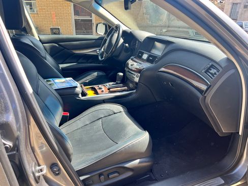 Used 2018 INFINITI Q70 L 3.7 w/ Sensory Package image 9