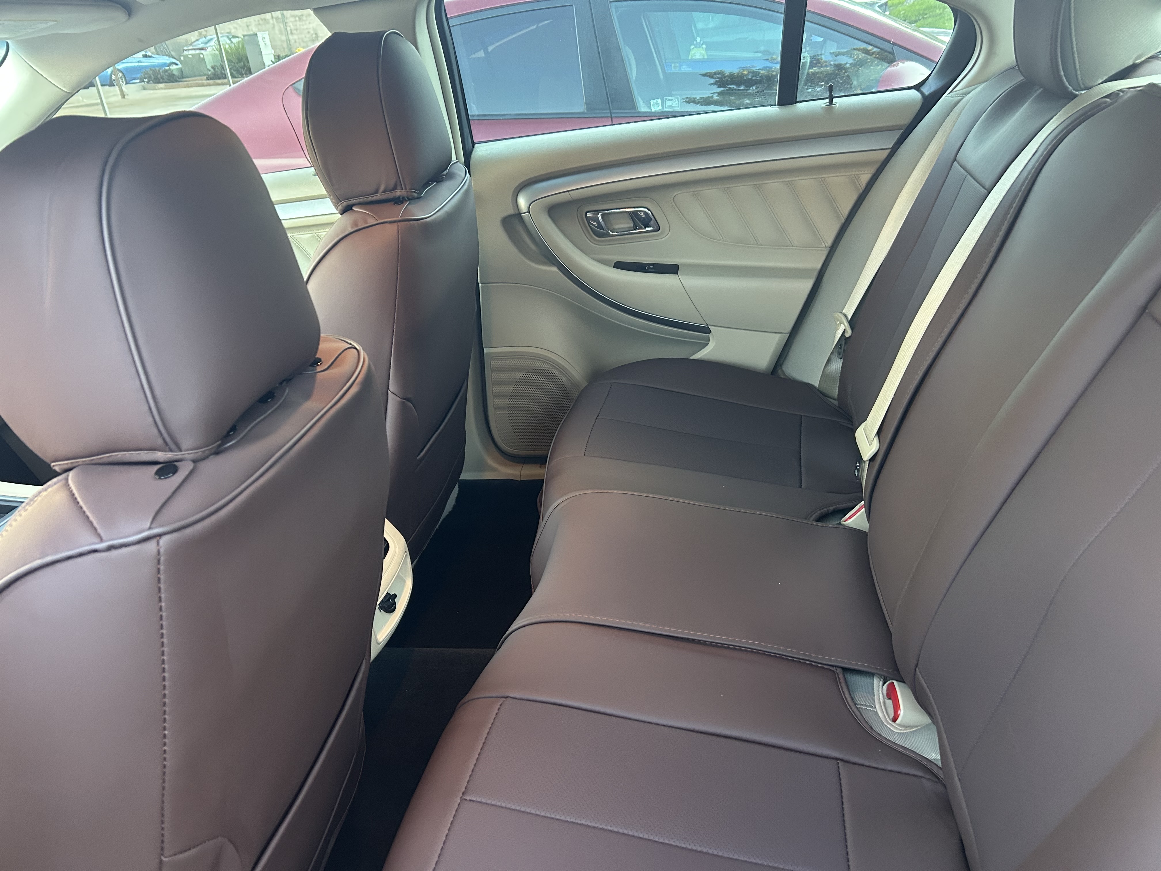 Used 2017 Ford Taurus SE FWD image 13