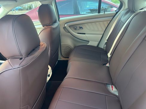 Used 2017 Ford Taurus SE image 13