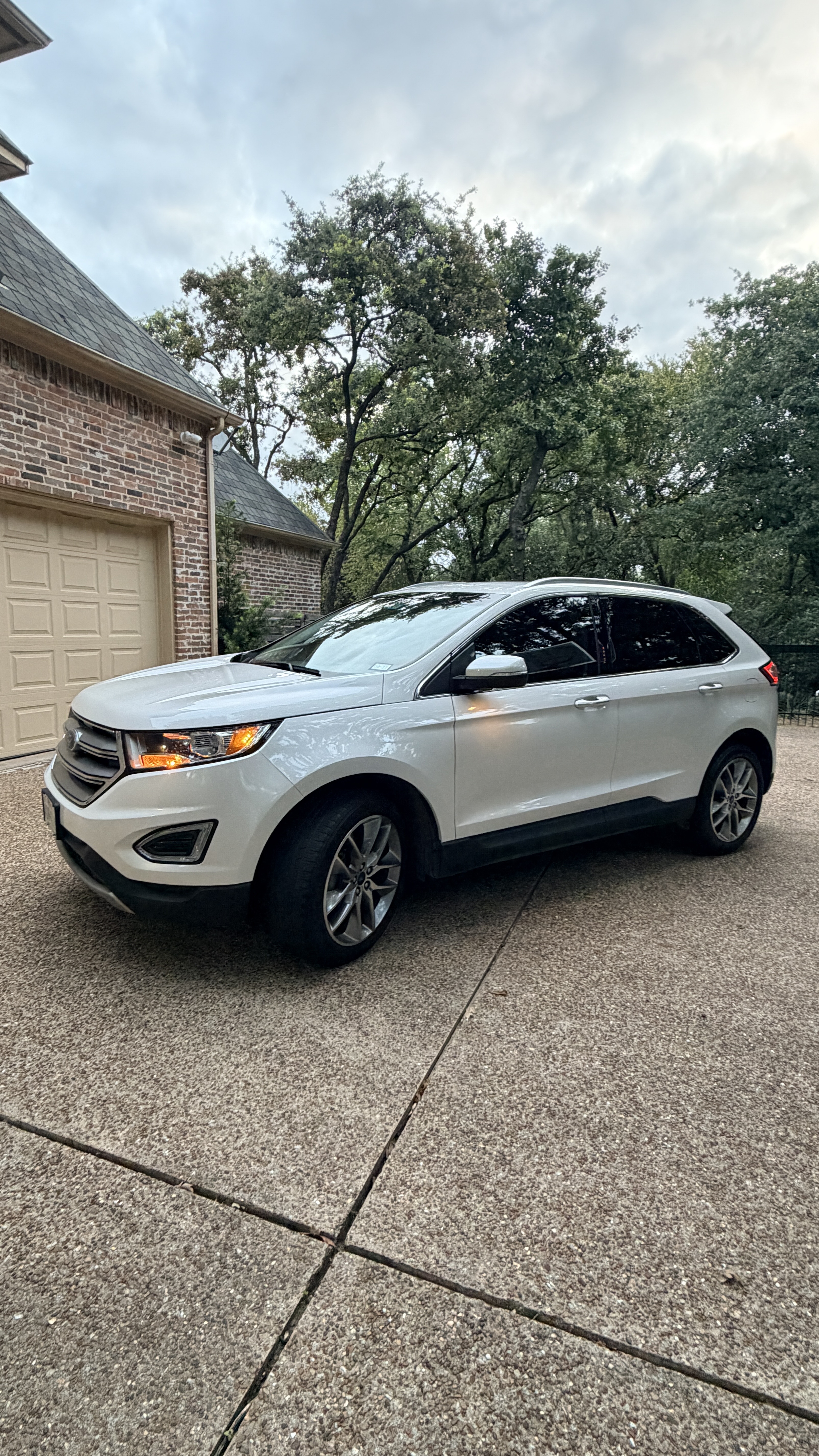 Used 2017 Ford Edge Titanium w/ Technology Package FWD image 1