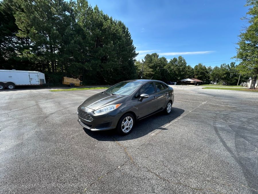 Used 2015 Ford Fiesta SE FWD image 1