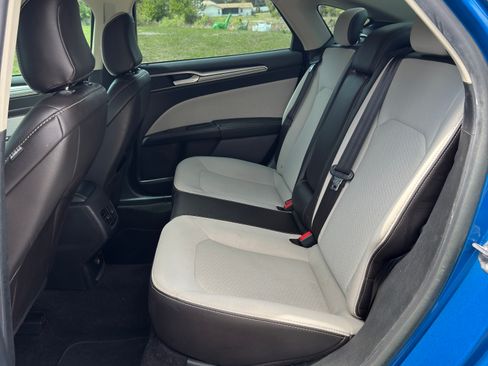 Used 2020 Ford Fusion SE w/ Equipment Group 151A image 22