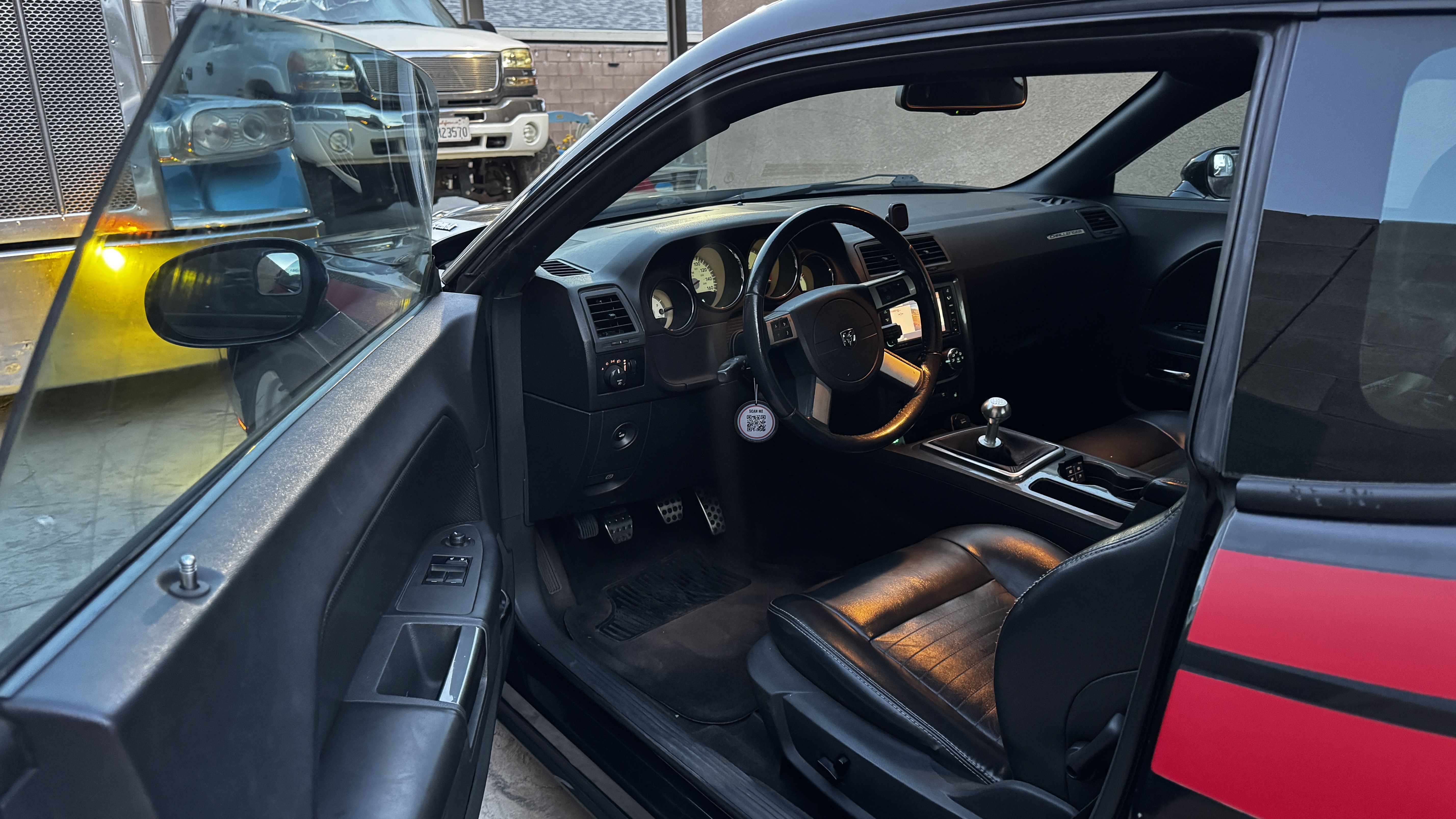 Used 2010 Dodge Challenger R/T RWD image 10
