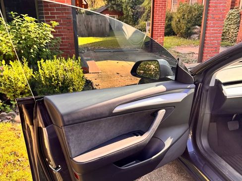 Used 2023 Tesla Model 3 Standard Range image 9