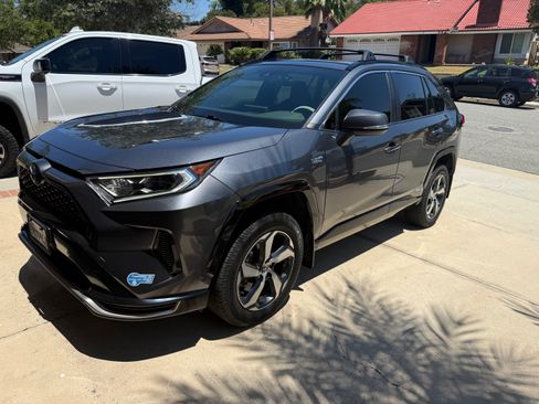 Used 2021 Toyota RAV4 SE w/ Weather & Moonroof Package AWD/4WD image 11