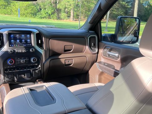 Used 2022 Chevrolet Silverado 2500 LTZ w/ LTZ Plus Package image 8