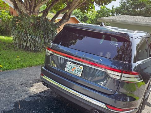 Used 2023 Lincoln Aviator Reserve w/ Equipment Group 201A RWD image 5