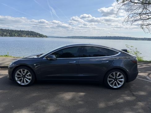 Used 2020 Tesla Model 3 Standard Range Plus RWD image 2