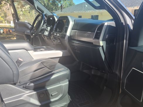 Used 2022 Ford F250 Lariat w/ Chrome Package image 8