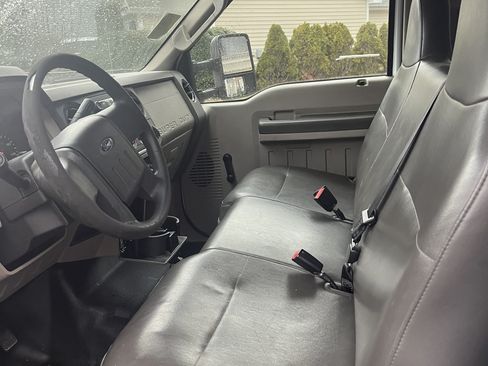 Used 2010 Ford F350 2WD Regular Cab DRW Super Duty image 6