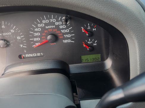 Used 2005 Ford F150 XLT image 6