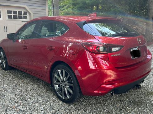 Used 2018 MAZDA MAZDA3 Touring FWD image 2