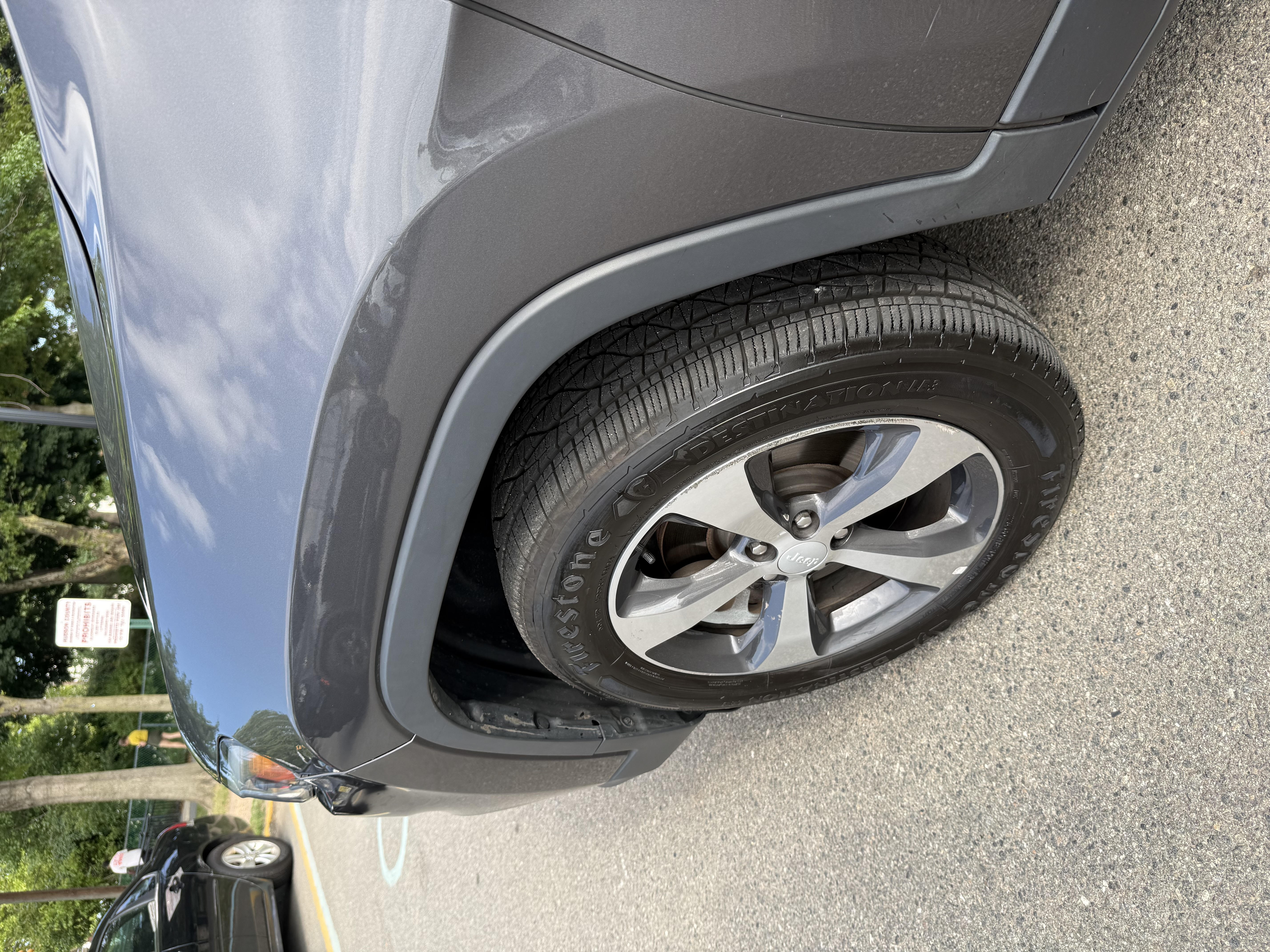 Used 2019 Jeep Cherokee Limited AWD/4WD image 6